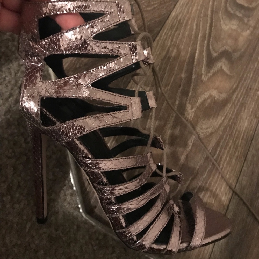 Top shop straps heals